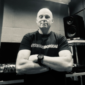 profile_djcolinelson