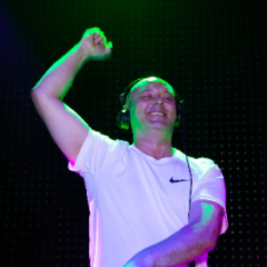 profile_dj_sam_white