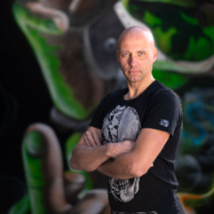 profile_shockproof_dj