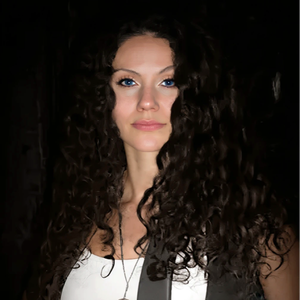 profile_AngelinaVanArden