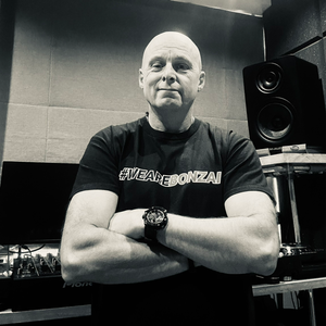 profile_djcolinelson