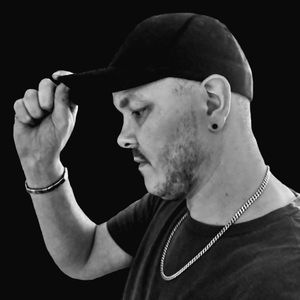profile_TOM_TRONiC