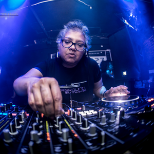 profile_djdebbiegraham