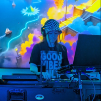 profile_DJMadamMixie